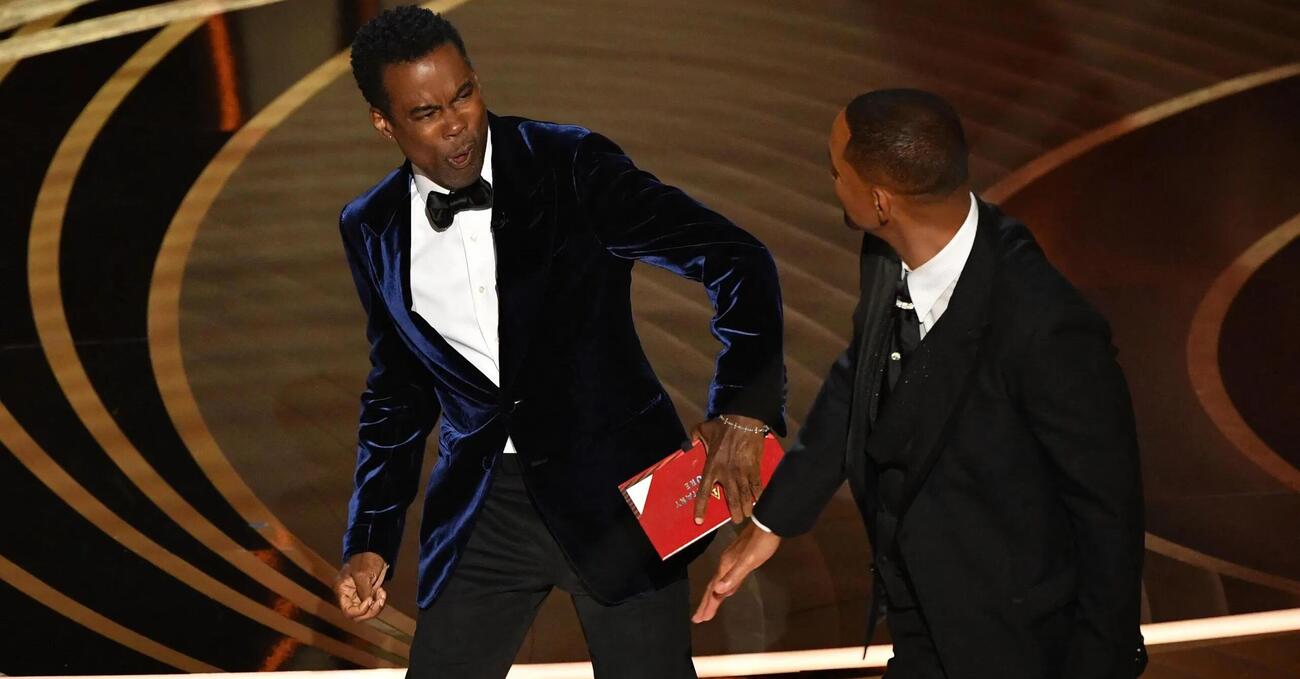 Nella notte degli Oscar spicca la controprogrammazione Netflix: Chris Rock che scherza sullo schiaffo e le corna di Will Smith 