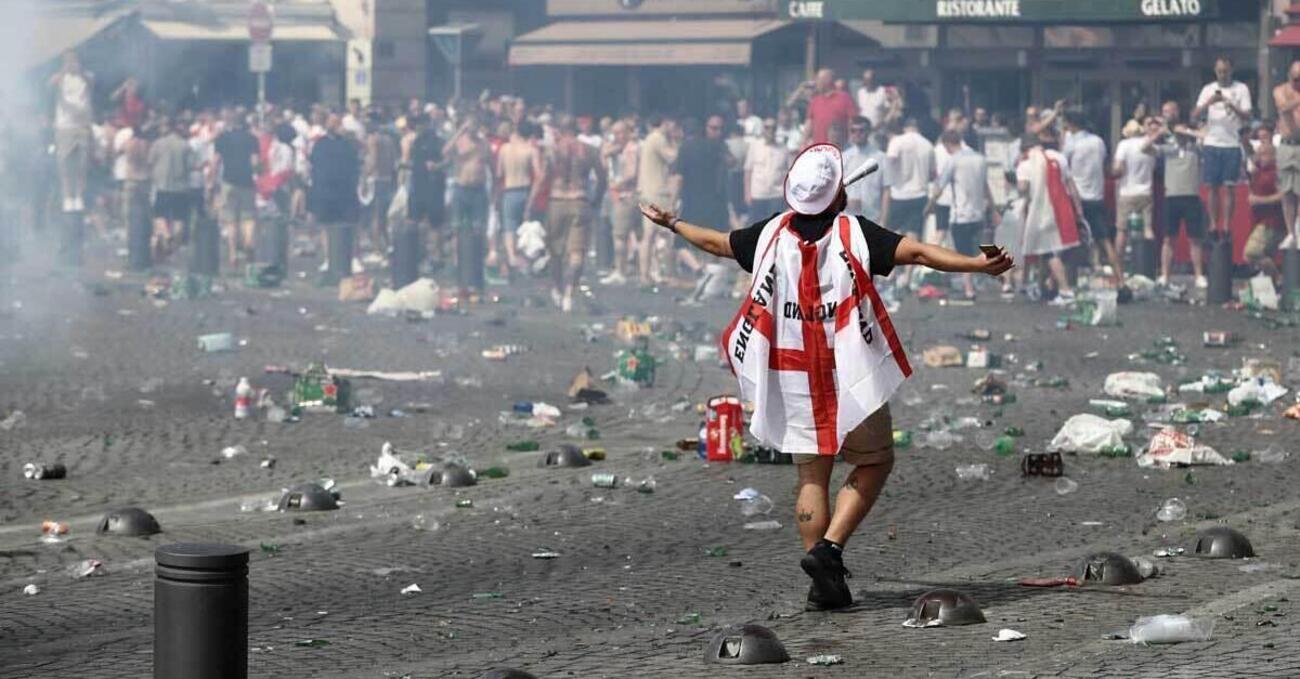 Sono tornati gli Hooligans (e ci &egrave; scappato il morto). E un libro scrive l&rsquo;ultima parola sulla violenza nel mondo del calcio