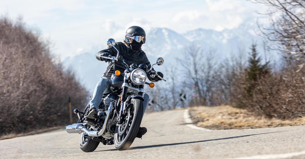 Abbiamo guidato la nuova Royal Enfield Super Meteor 650, cruiser per tutti: ride like Shantaram