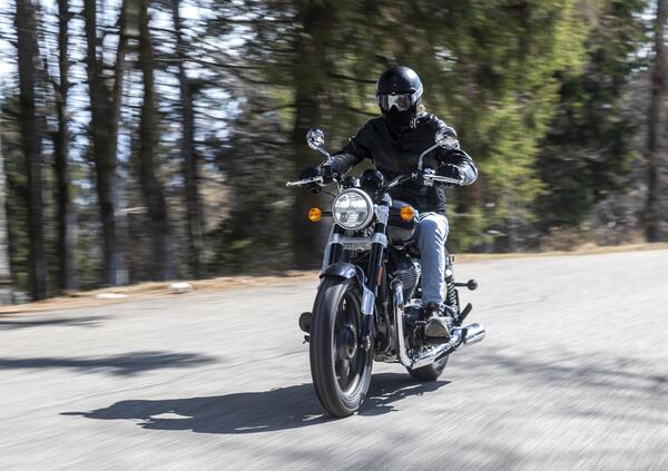 Abbiamo guidato la nuova Royal Enfield Super Meteor 650, cruiser per tutti: ride like Shantaram