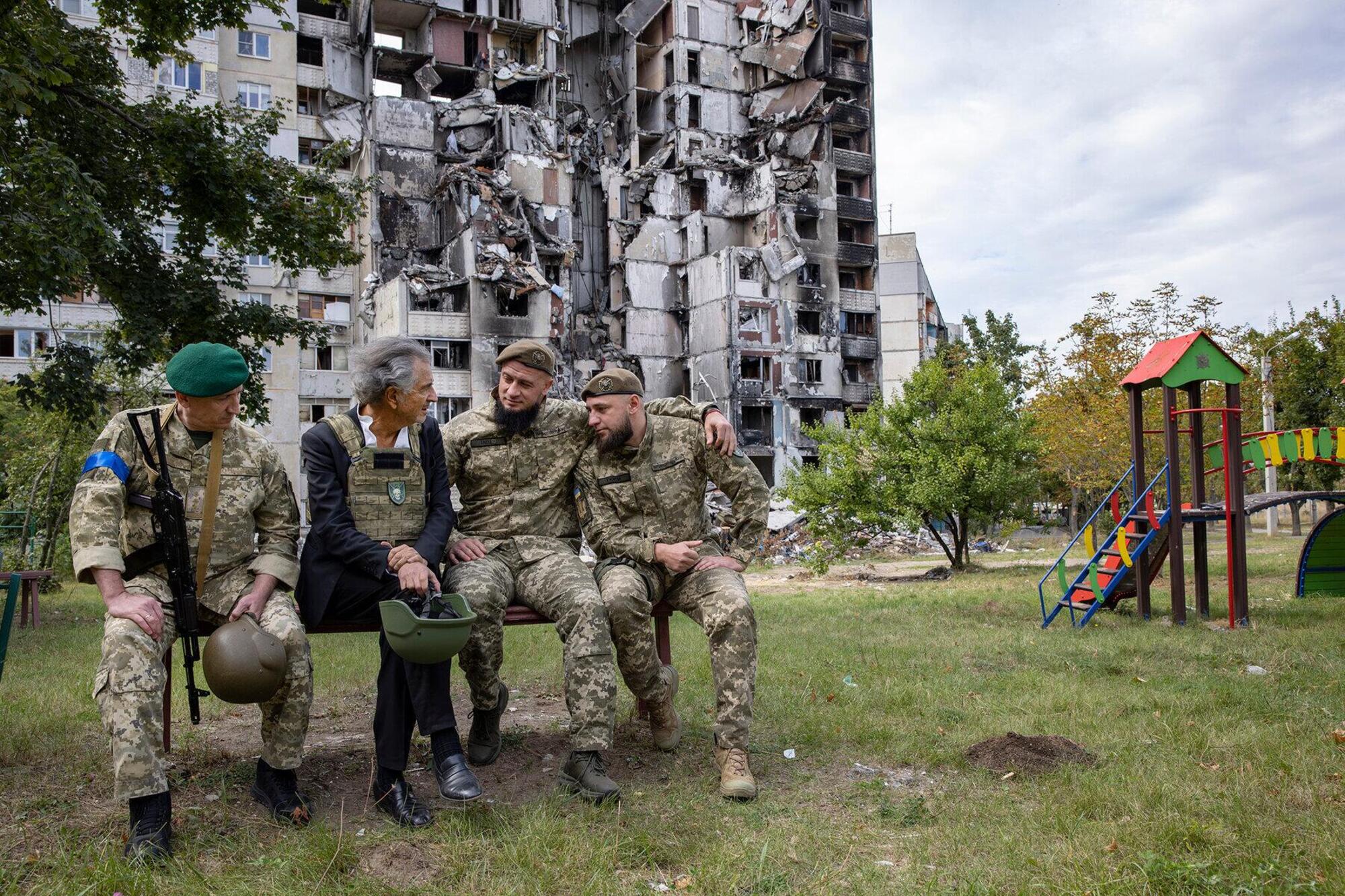 Bernard-Henri L&eacute;vy in Ucraina