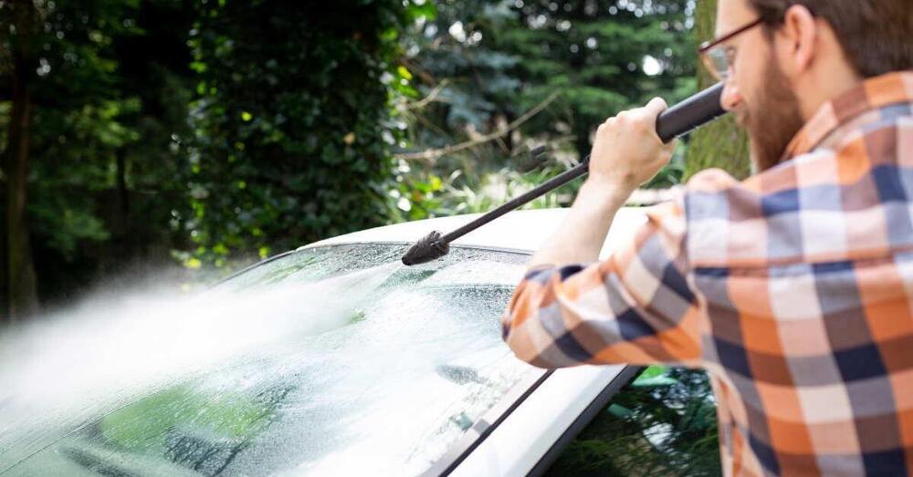 La siccit&agrave; fa le prime &ldquo;vittime&rdquo;: acqua razionata per le auto e i giardini