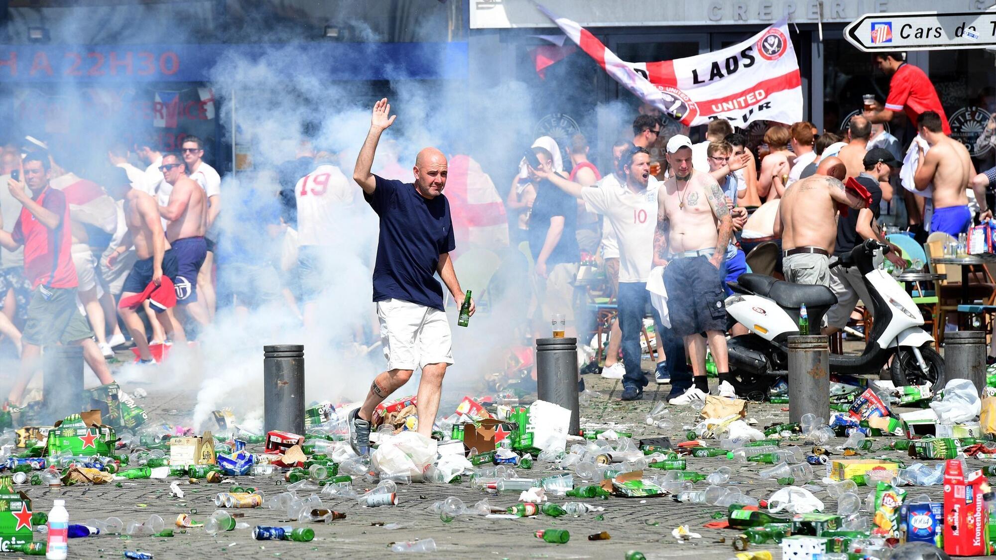 Gli hooligans inglesi a Napoli