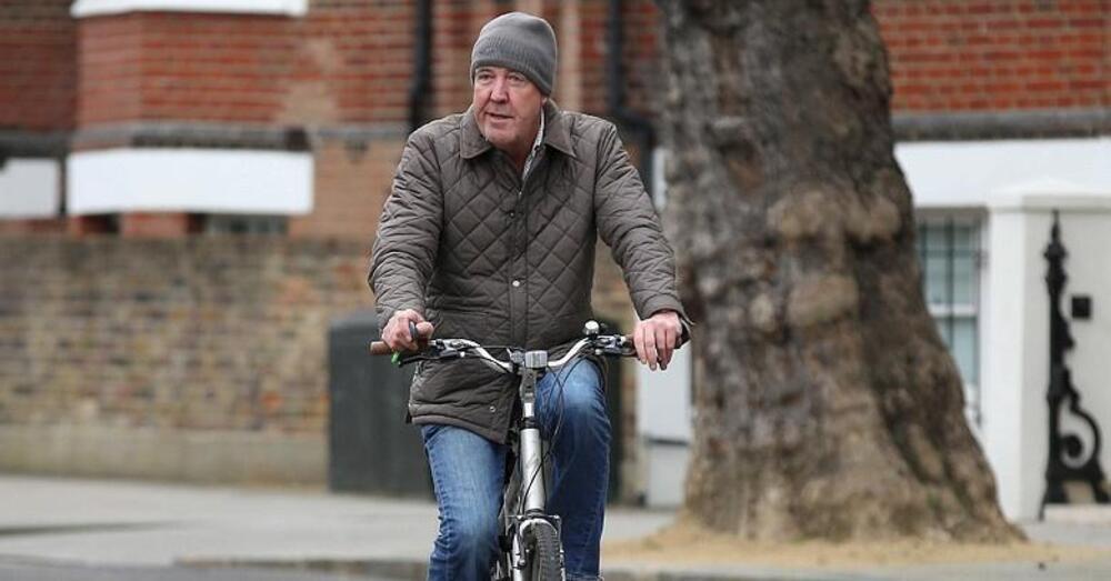 Altro che addio alle auto, calano le bici. E Clarkson festeggia: &ldquo;Era anti-capitalismo con il manubrio...&rdquo;