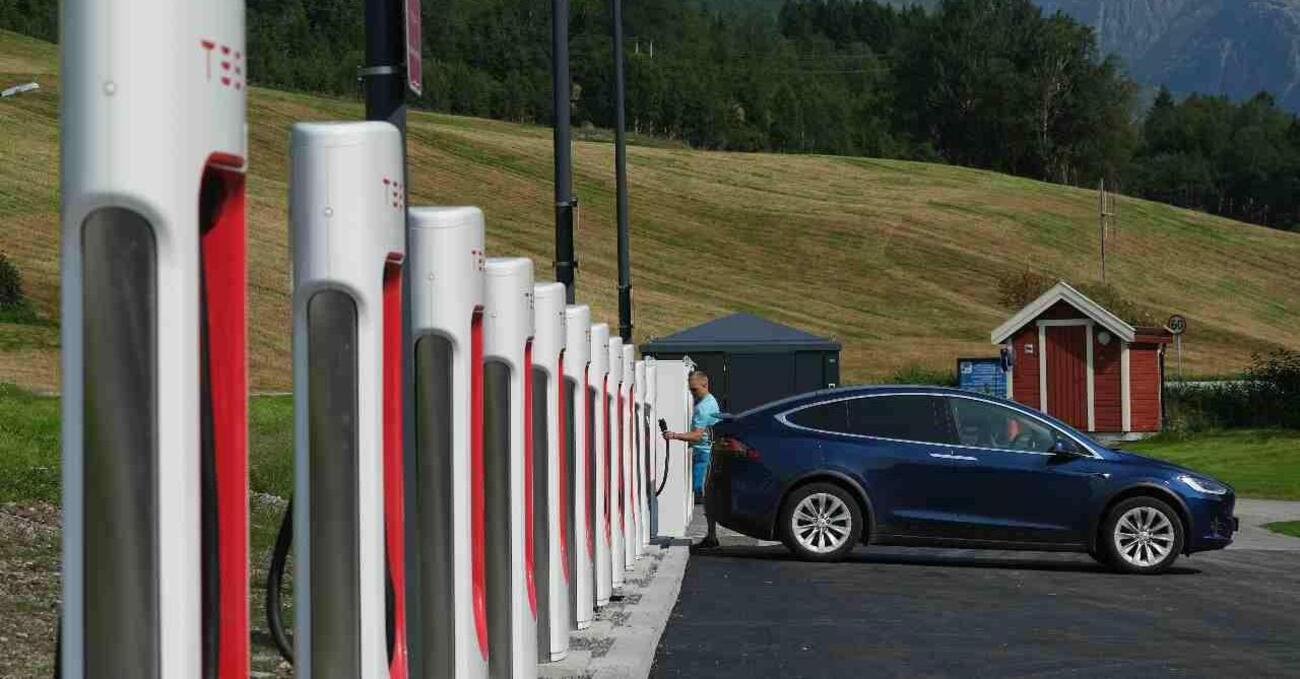 I ladri non calcolano l&rsquo;autonomia dell&#039;auto e vengono beccati: erano fermi a una colonnina Tesla&hellip;