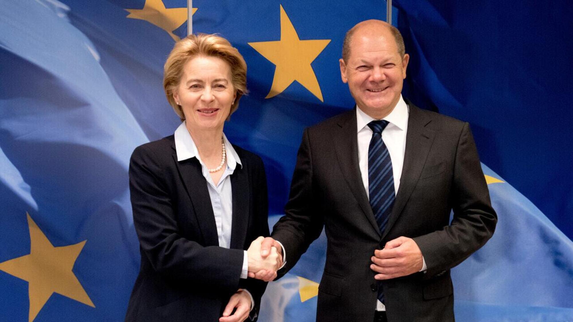 Ursula von der Leyen e Olaf Scholz