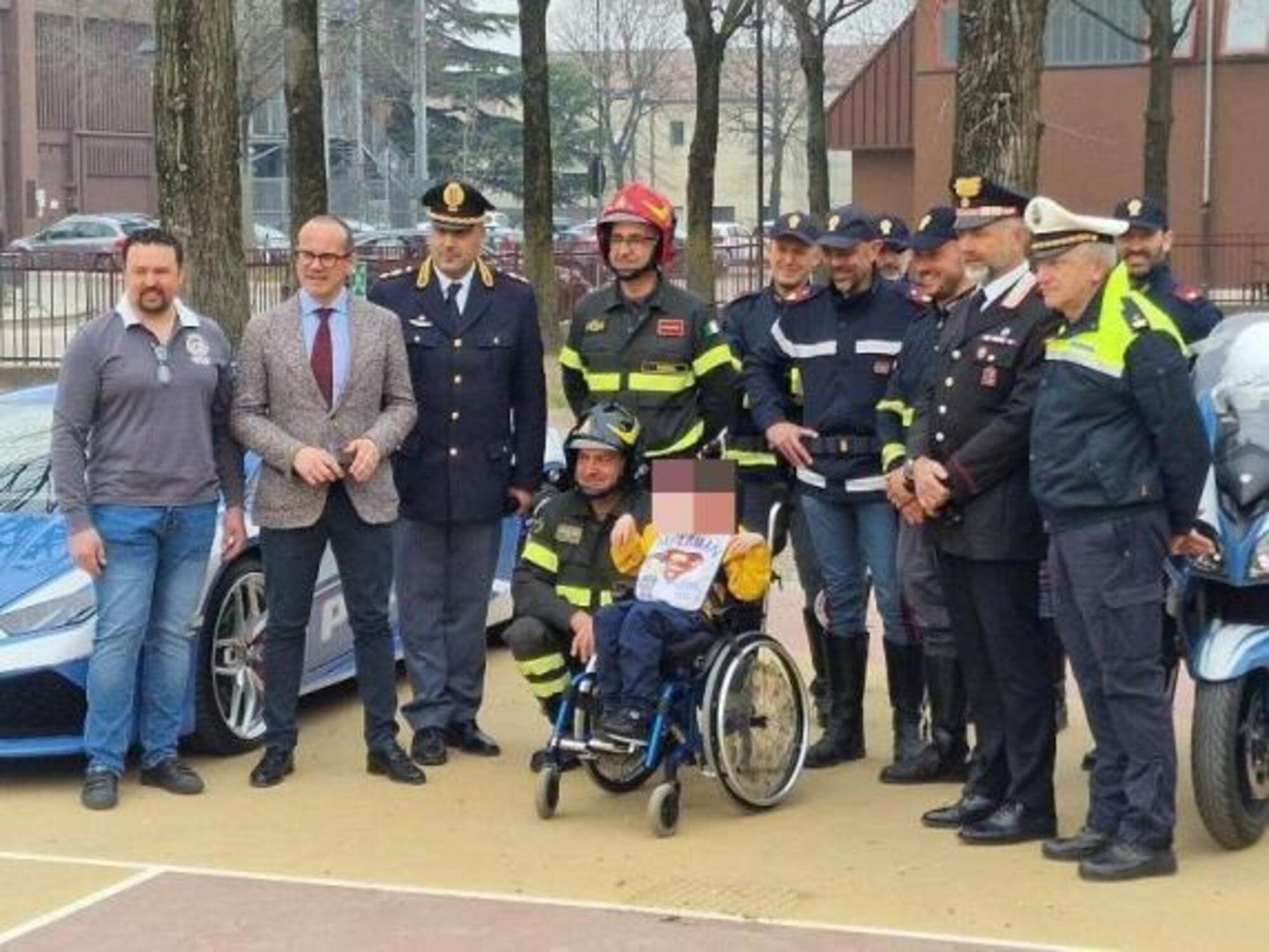 Marco, ultimo giorno a scuola in supercar 