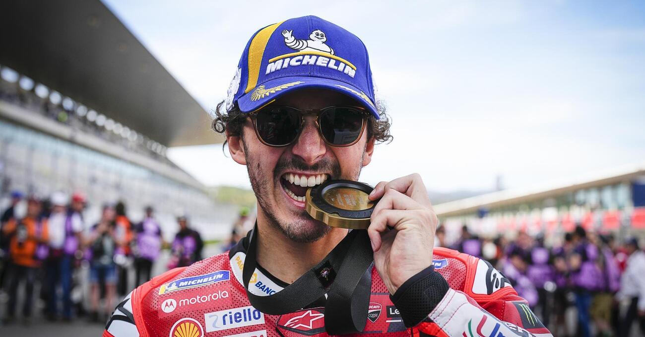 Negli occhi di Pecco Bagnaia c&rsquo;&egrave; la MotoGP 2023: ok le corse, ma questo mondiale pu&ograve; solo perderlo