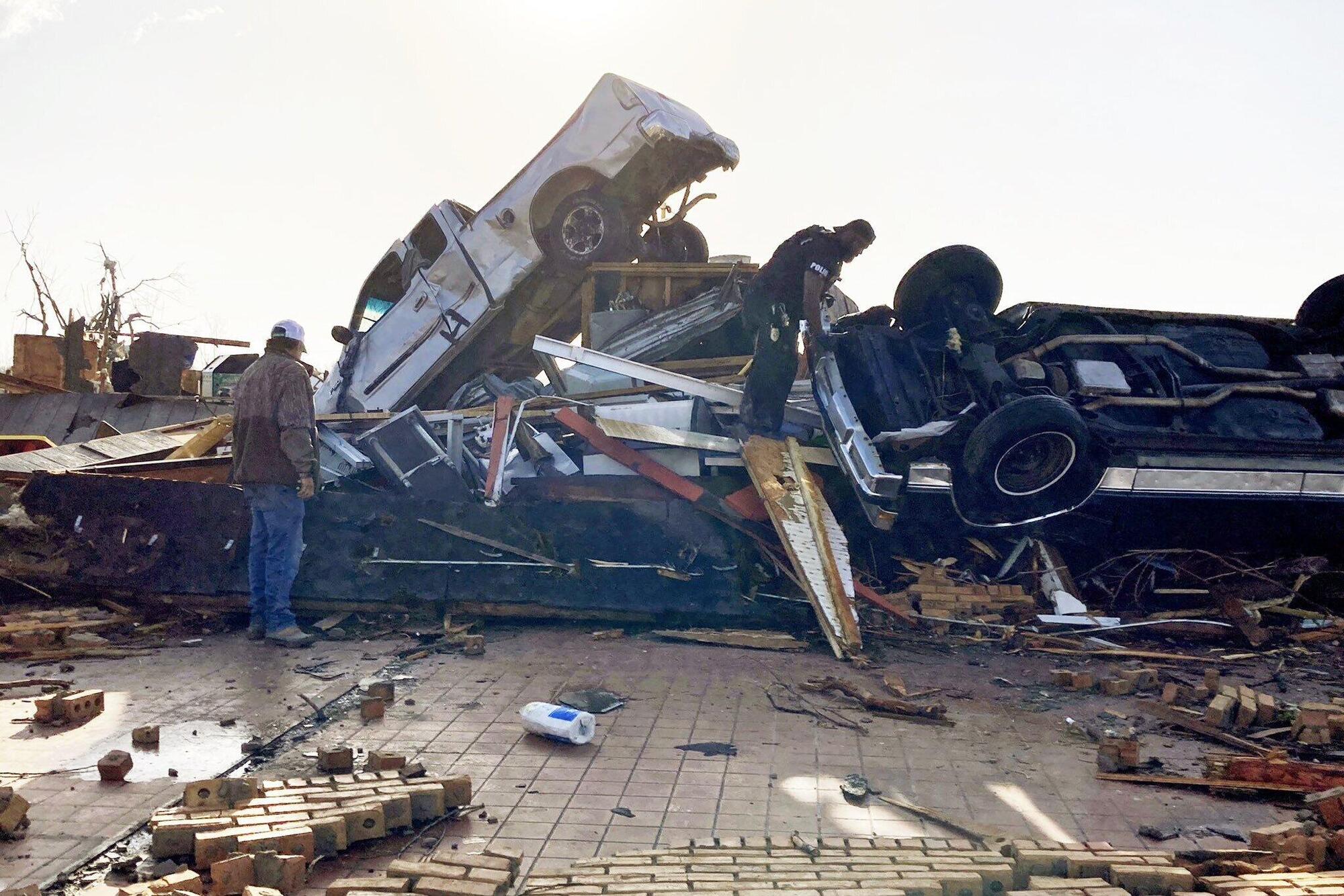 La devastazione dopo il tornado