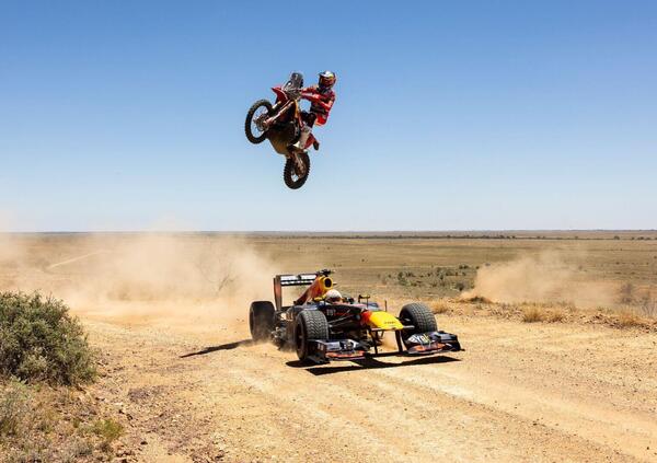 [VIDEO] Red Bull ritrova Ricciardo tra le strade della sua Australia: l&#039;incredibile video a bordo della Red Bull RB7