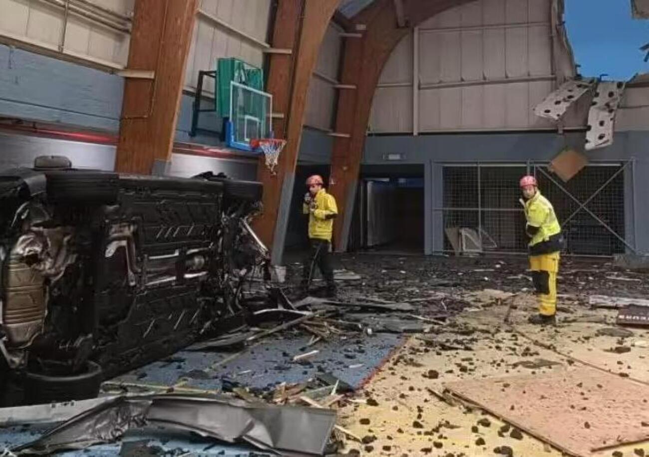 L&#039;ex calciatore della Lazio decolla in auto e si schianta in una palestra [VIDEO]