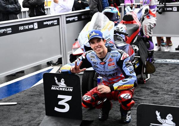 POV: sei Alex Marquez, torni a casa con pole e podio e tuo fratello Marc ti fa dormire in garage