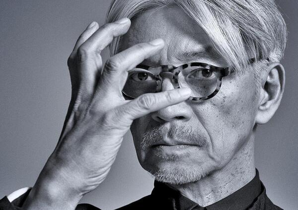 Il Giappone piange Ryuichi Sakamoto, un signore della musica e della recitazione