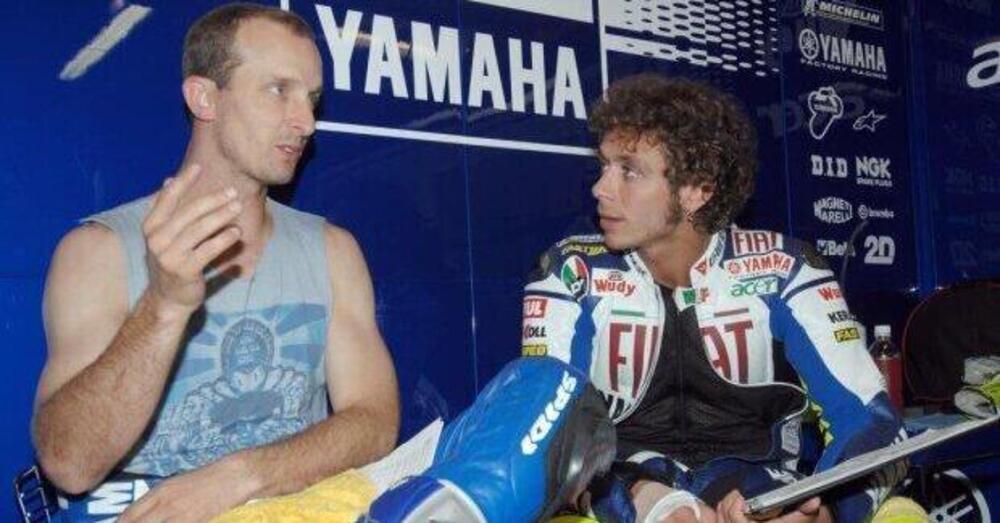 Colin Edwards, che ha insegnato a sparare a Valentino Rossi, ora &egrave; complottista sulle armi in USA