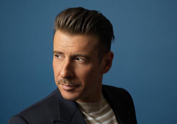 Francesco Gabbani tra pop e one man show. E sui finti sold out: &ldquo;Solo pubblicit&agrave;&hellip;&rdquo;