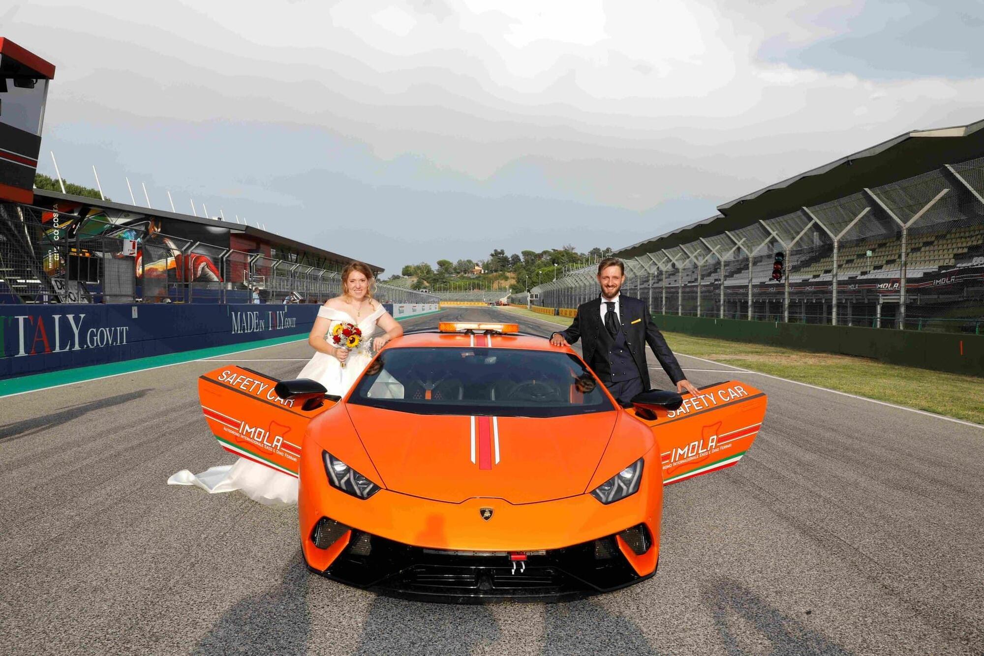 Il matrimonio all&#039;autodromo di Imola