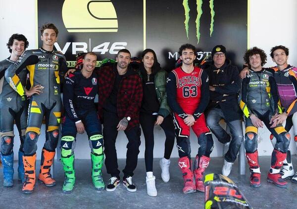 Andrea Iannone e Elodie nel Ranch di Valentino Rossi! Solo una visita? Oppure&hellip;