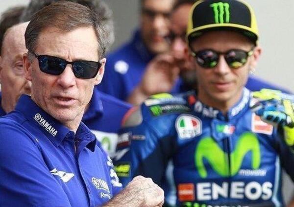 In Yamaha hanno un problema di&hellip; chiappe! La salvezza ha un nome solo: Valentino Rossi!