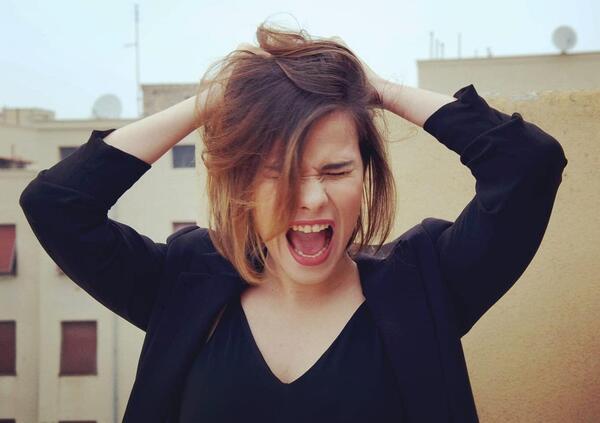 Martina Catuzzi, la &ldquo;Leonessa&rdquo; della stand-up: &ldquo;Berlusconi? Il nostro Lenny Bruce&rdquo;. E lancia la sfida allo Zoo di 105...