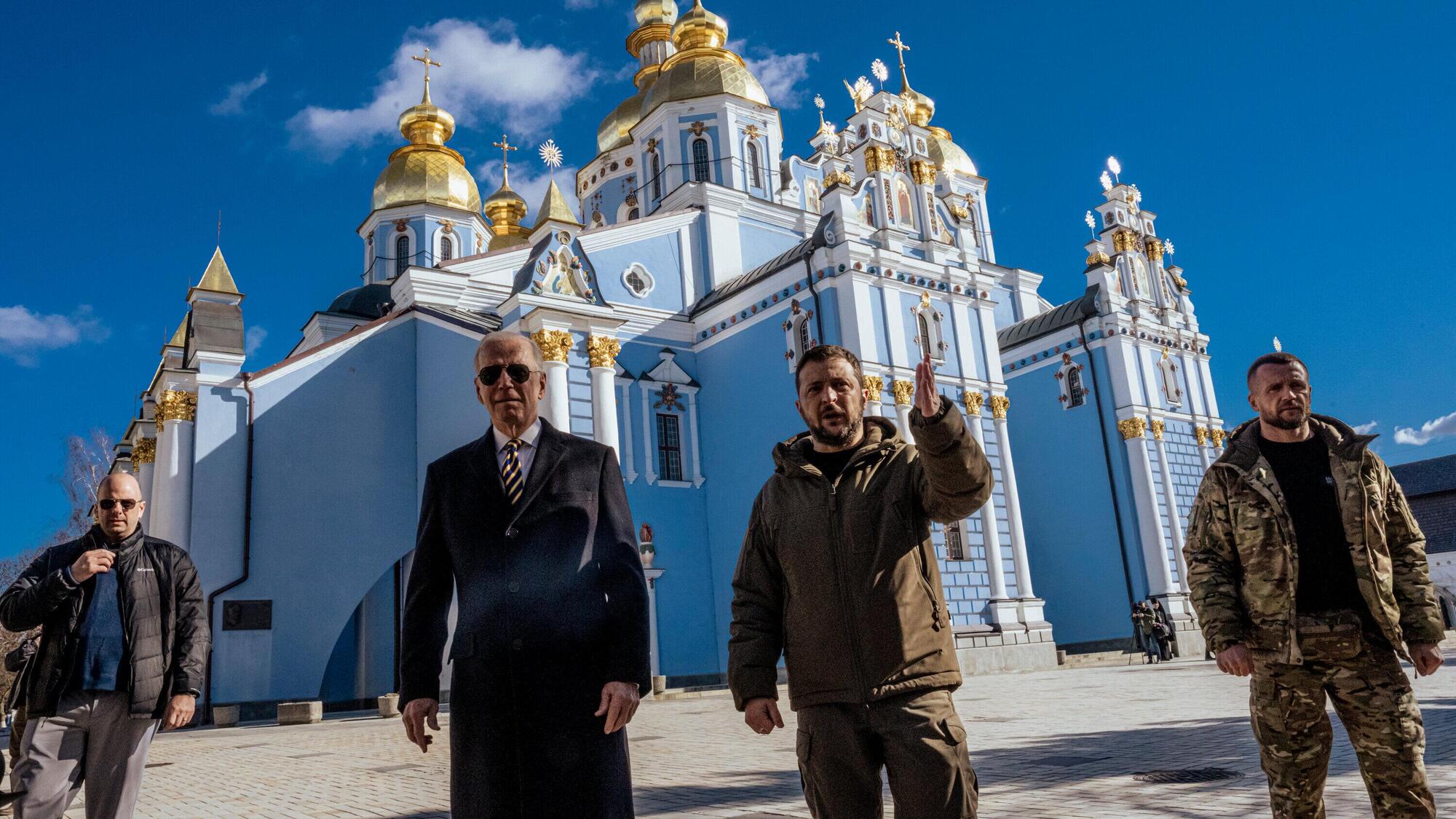 Biden con il presidente ucraino Zelensky