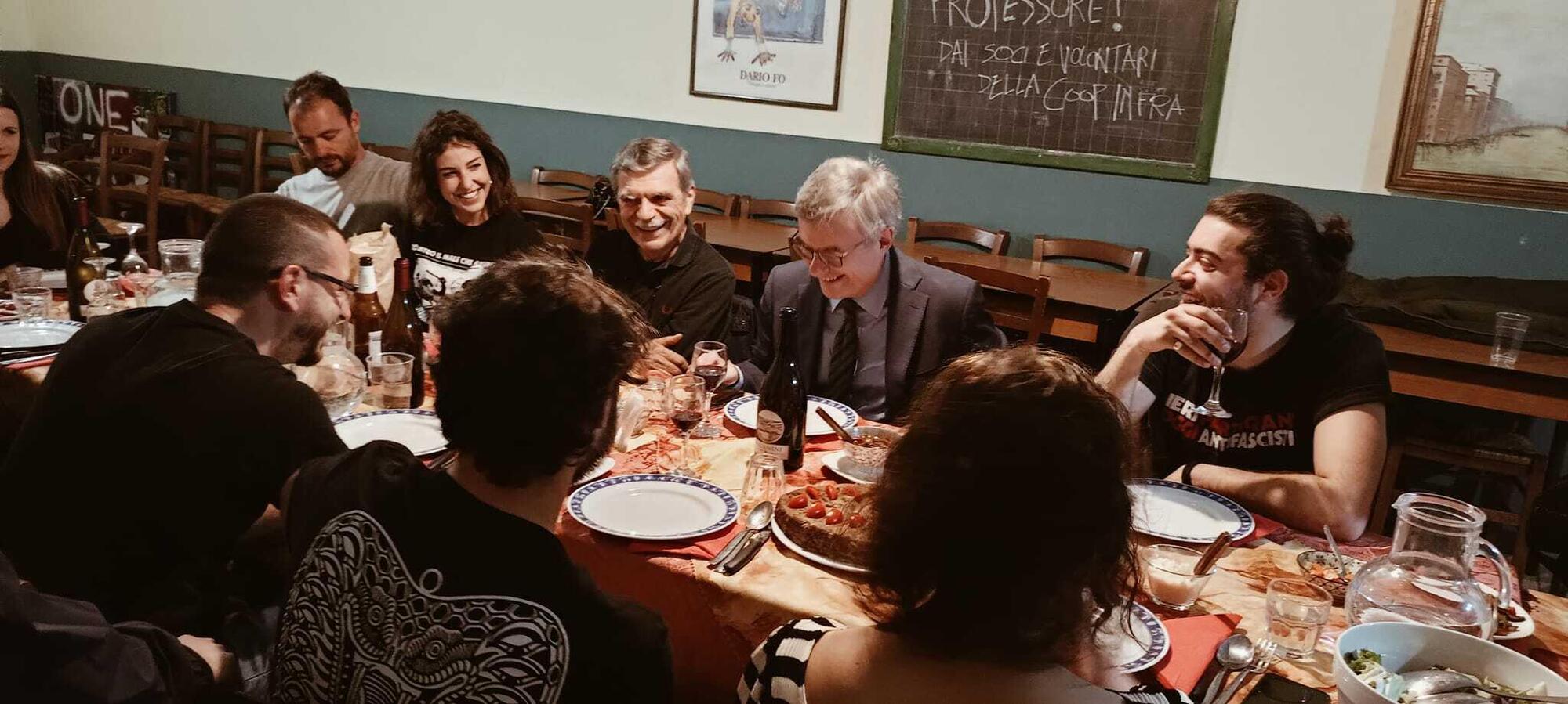 Alessandro Barbero a cena alla Cooperativa Popolare Infrangibile di Piacenza