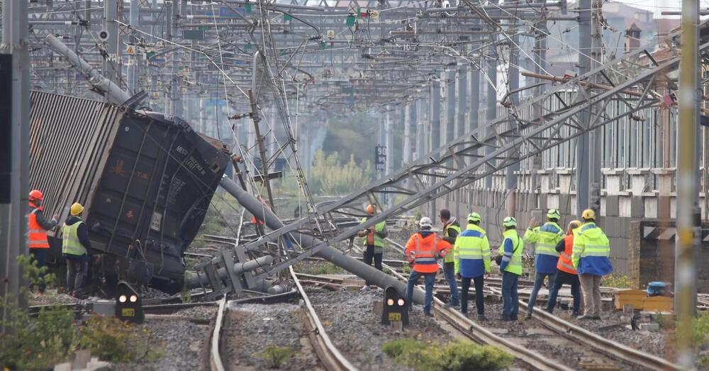 Treno deragliato, giornata di caos nei trasporti: ecco come richiedere il rimborso dei biglietti