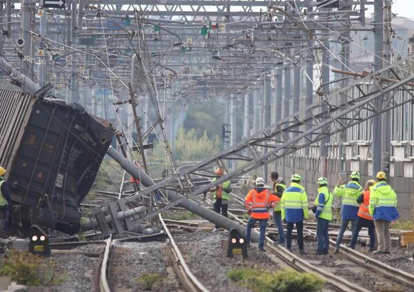 Treno deragliato, giornata di caos nei trasporti: ecco come richiedere il rimborso dei biglietti