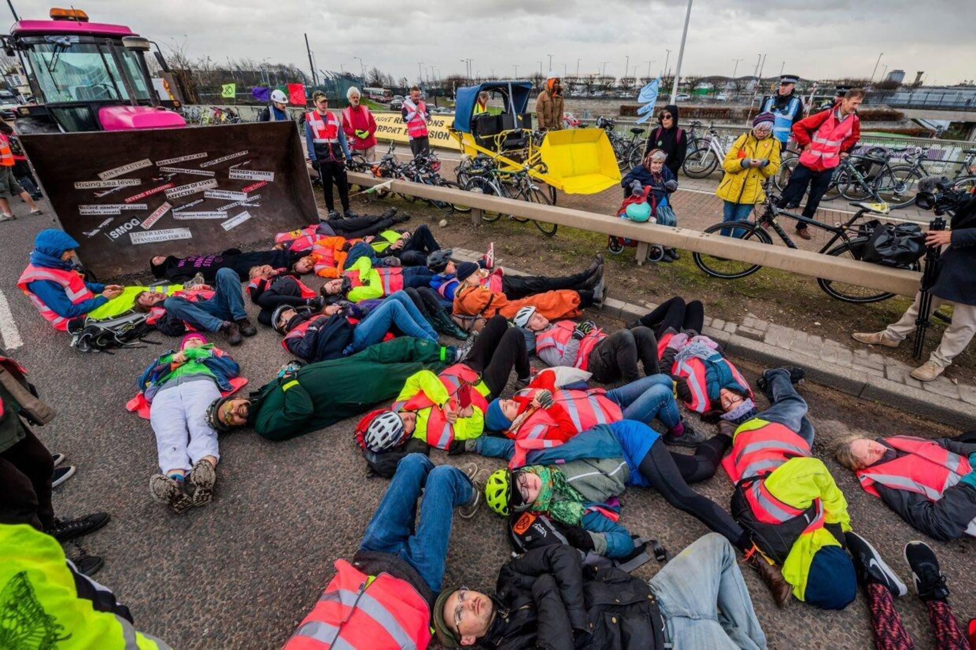 Il blocco della M25 in Inghilterra