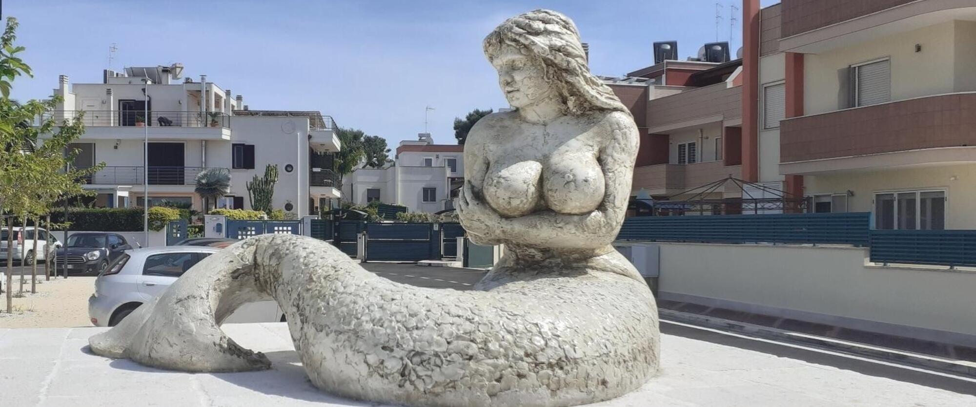 sirena statua monopoli