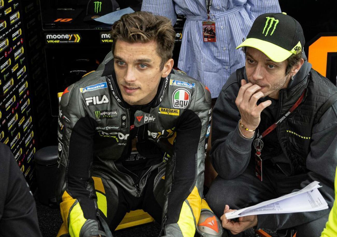 Va&#039; lentino era il consiglio, Valentino il consigiere! Rossi ha provato a tirare il freno a Pecco Bagnaia