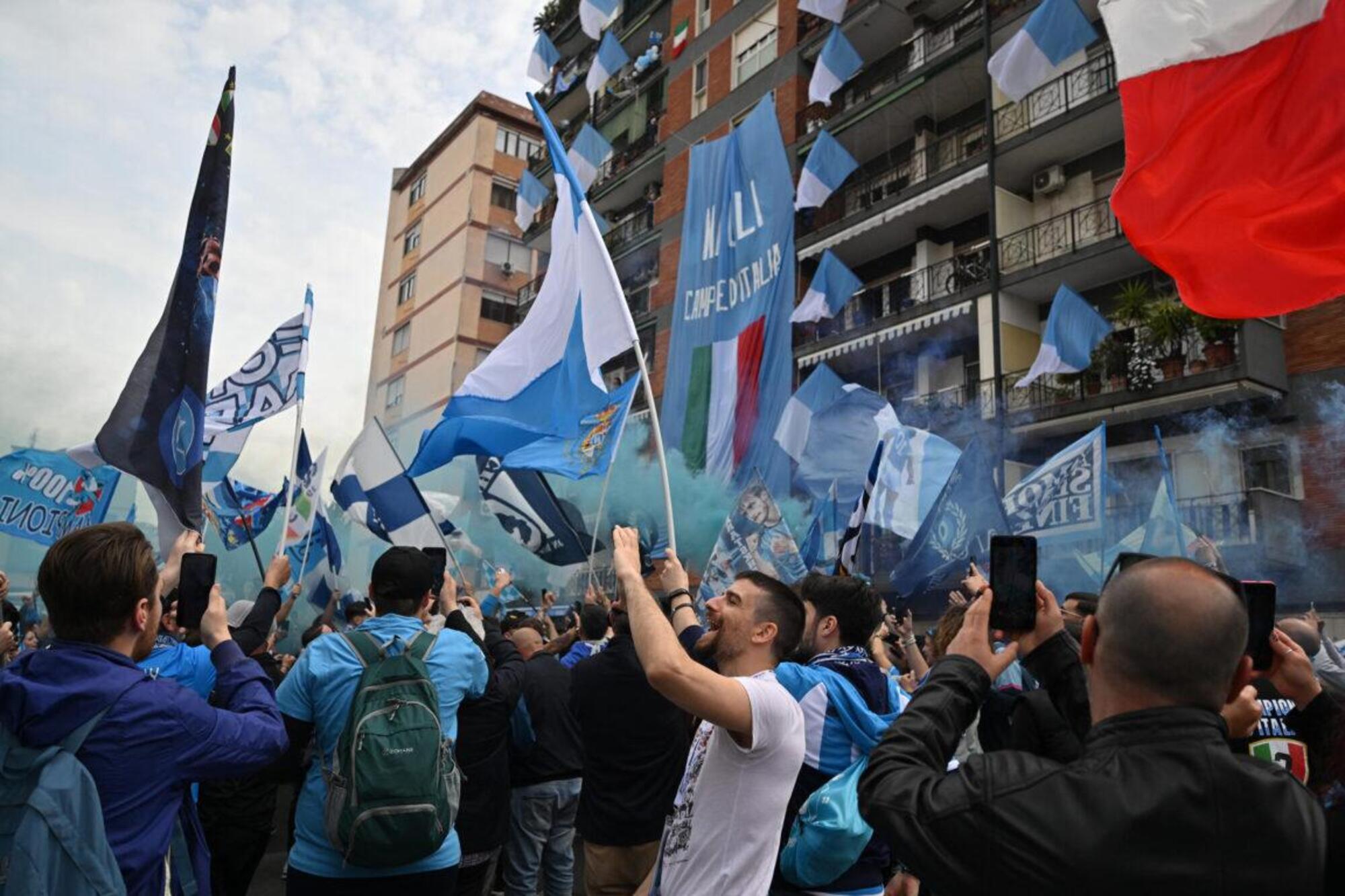 La festa Scudetto (anticipata) dei tifosi napoletani