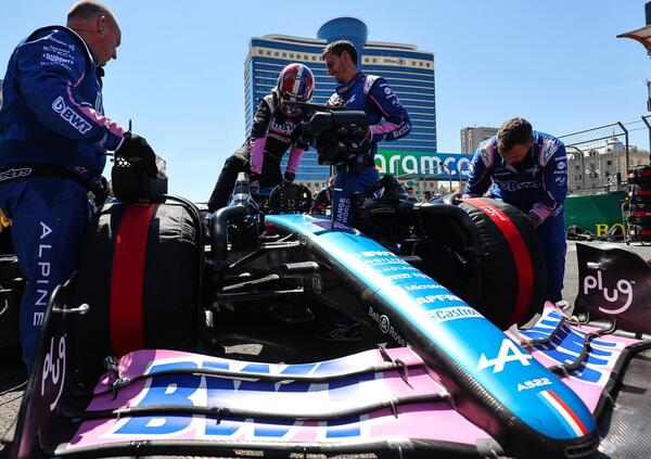 Ocon rischia di investire i fotografi in pit-lane: &quot;Sono arrivato a 300 km/h e ho frenato all&rsquo;ultimo&quot;