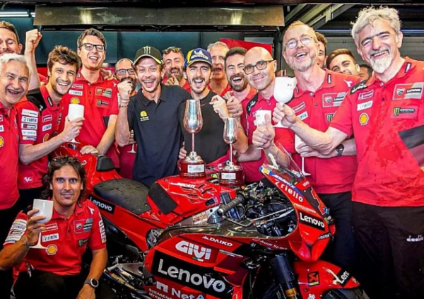 Ok brand ambassador, ma Valentino Rossi non lascer&agrave; Ducati neanche se Yamaha gli rifacesse le piastrelle del bagno