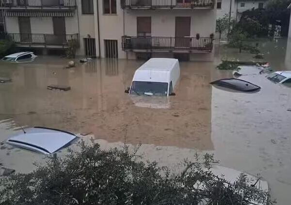 Strade allagate e treni sospesi in Emilia Romagna. La pioggia ha gi&agrave; fatto una vittima  [VIDEO]