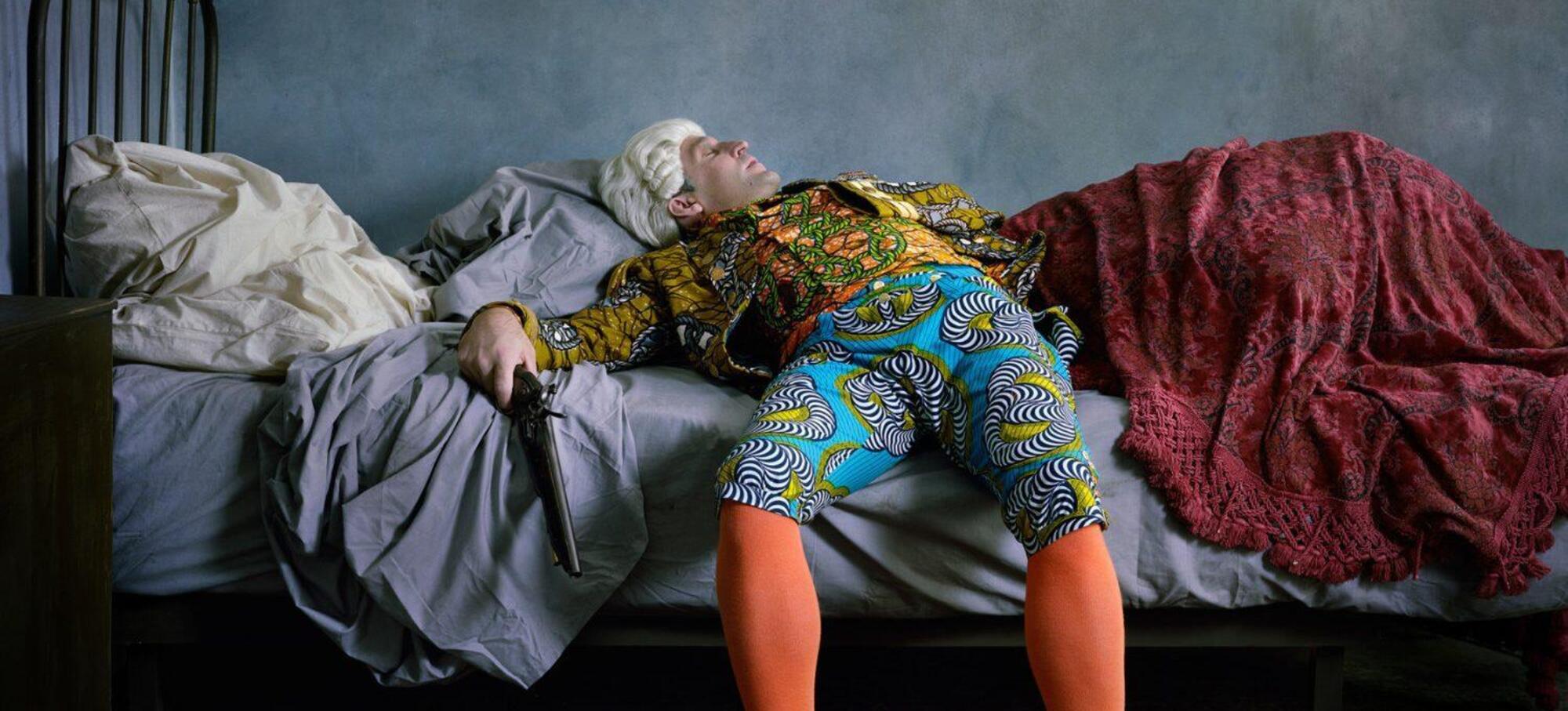 Fake death picture (the suicide, manet), di Yinka Shonibare