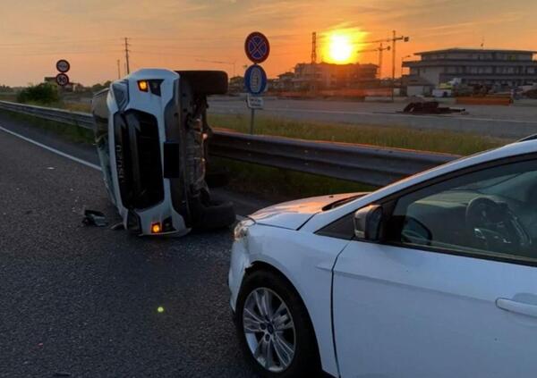 Quindicenne rom fugge dalla polizia in auto. Ecco com&#039;&egrave; finita la folle corsa