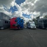 Danilo Petrucci, l’inguaribile romantico, mette in ombra Marc Marquez (e il suo bestione) a Le Mans! Anche con un piccolo camper… 5