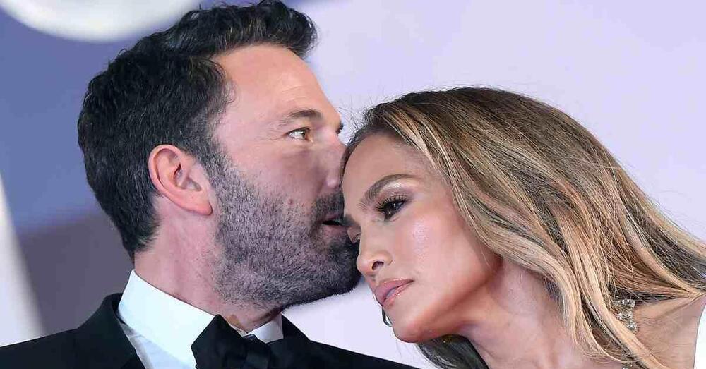 [VIDEO] Aria di crisi tra Ben Affleck e Jennifer Lopez? Si capisce da come lui le sbatte lo sportello dell&#039;auto&hellip;