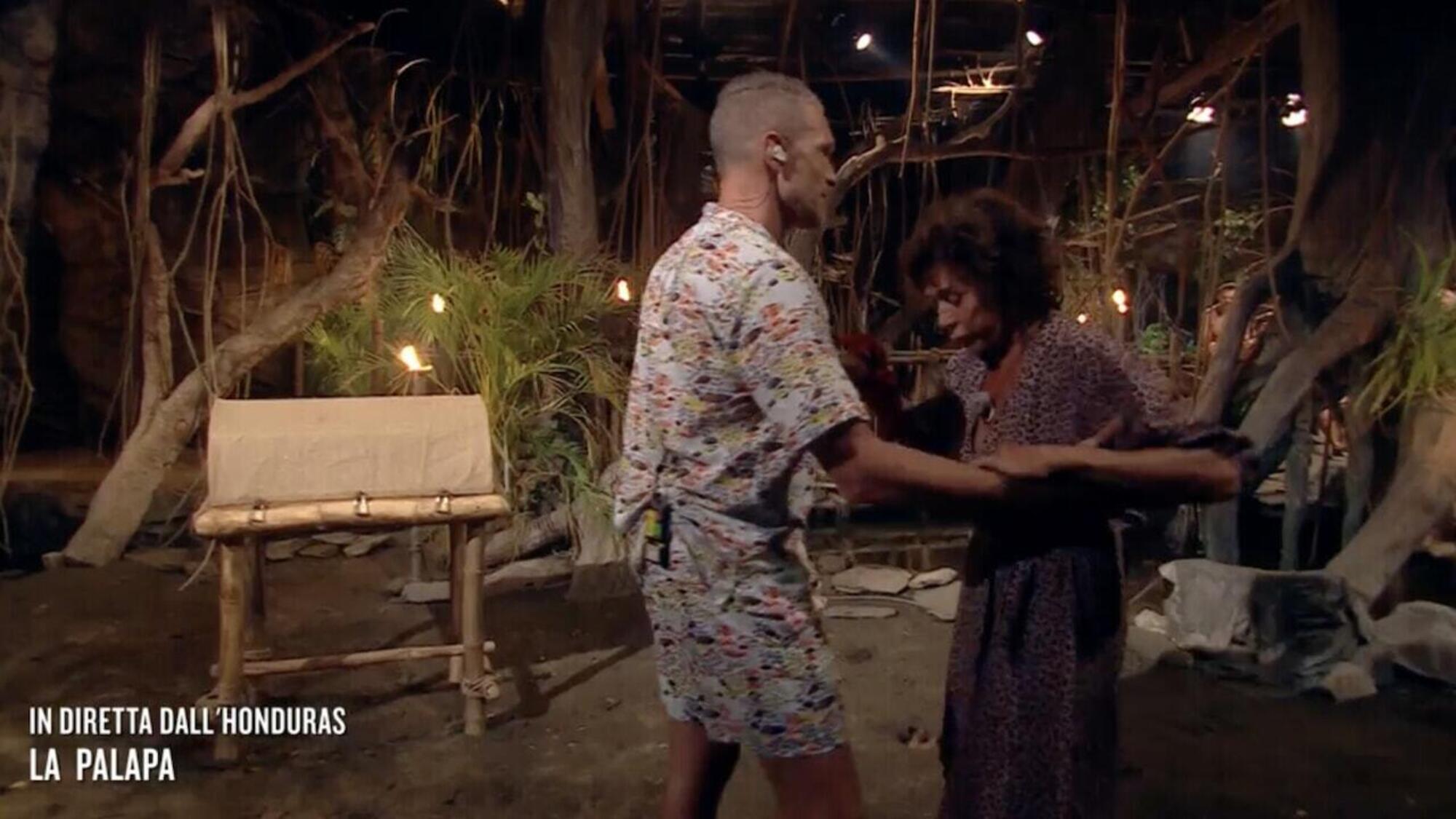 Corinne Clery è svenuta in diretta all'Isola dei famosi