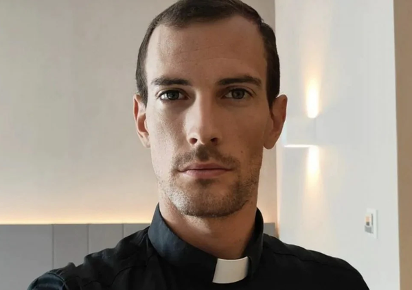 Don TikTok lancia la maratona del Rosario: &ldquo;La sfida &egrave; riportare i giovani in Chiesa&rdquo;