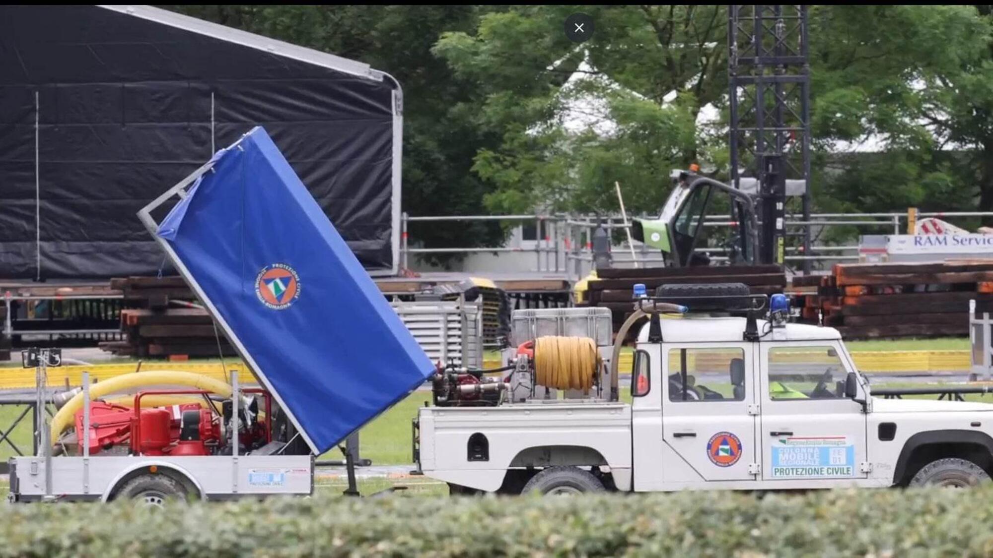 mezzo protezione civile impiegato a Ferrara per il concerto