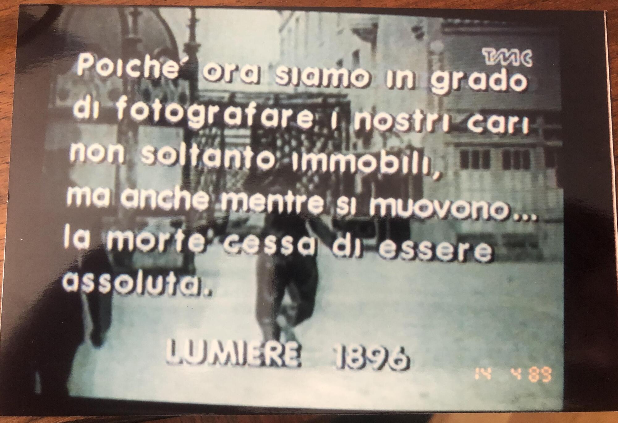 La foto di Mario Schifano con la frase dei Lumi&egrave;re sul cinema