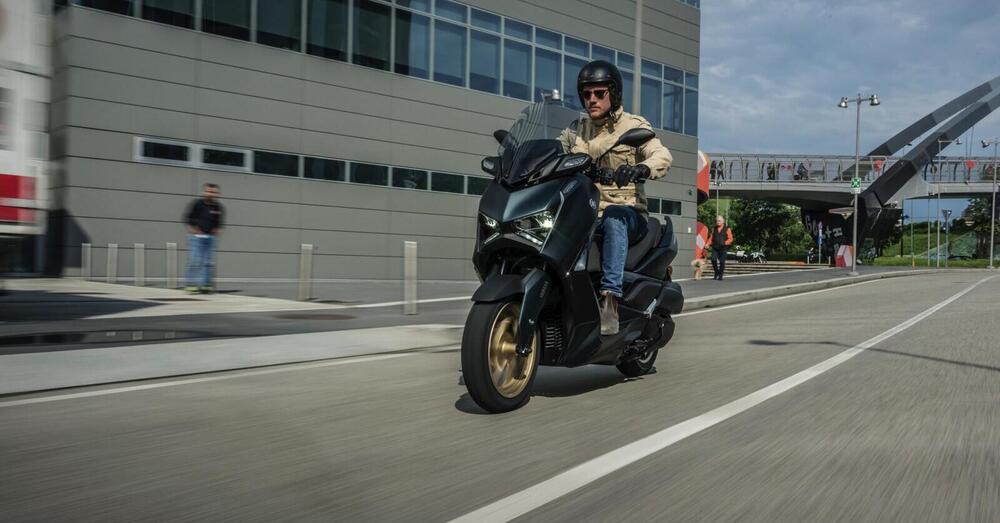 Un giorno senza limiti con il nuovo Yamaha XMax 300 Tech Max: ecco perch&eacute; potrebbe essere la vostra svolta