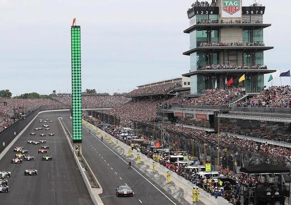 [VIDEO] Tragedia sfiorata alla 500 miglia di Indianapolis: una gomma vola sul pubblico