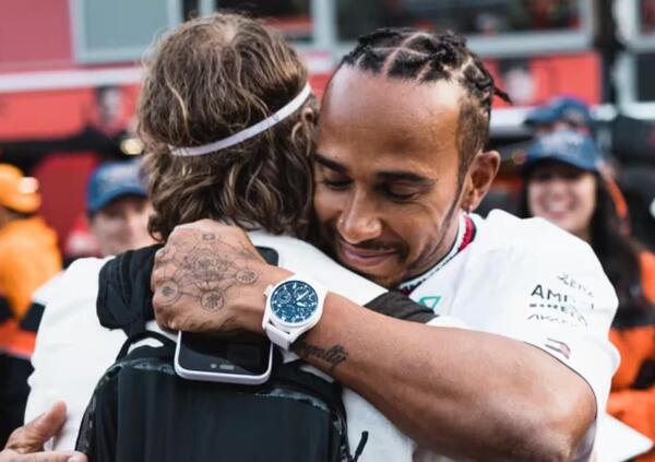 Un piatto di pasta in Ferrari, un abbraccio con Lewis Hamilton e nessuna intervista: il ritorno di Sebastian Vettel a Monaco