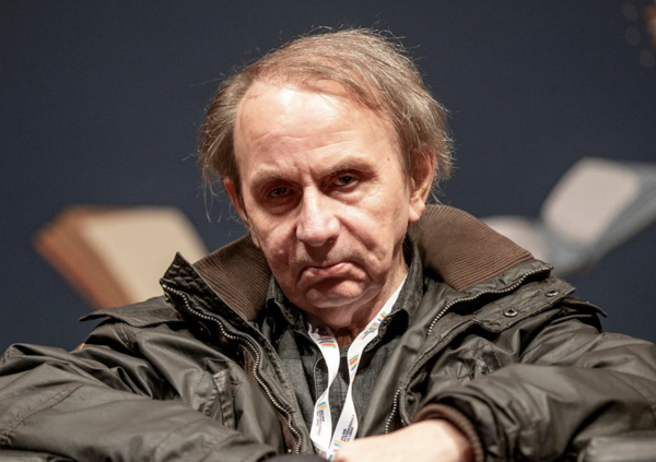 Houellebecq non &egrave; invecchiato male, &egrave; sempre stato vecchio. E &ldquo;Qualche mese della mia vita&rdquo; dimostra il bluff