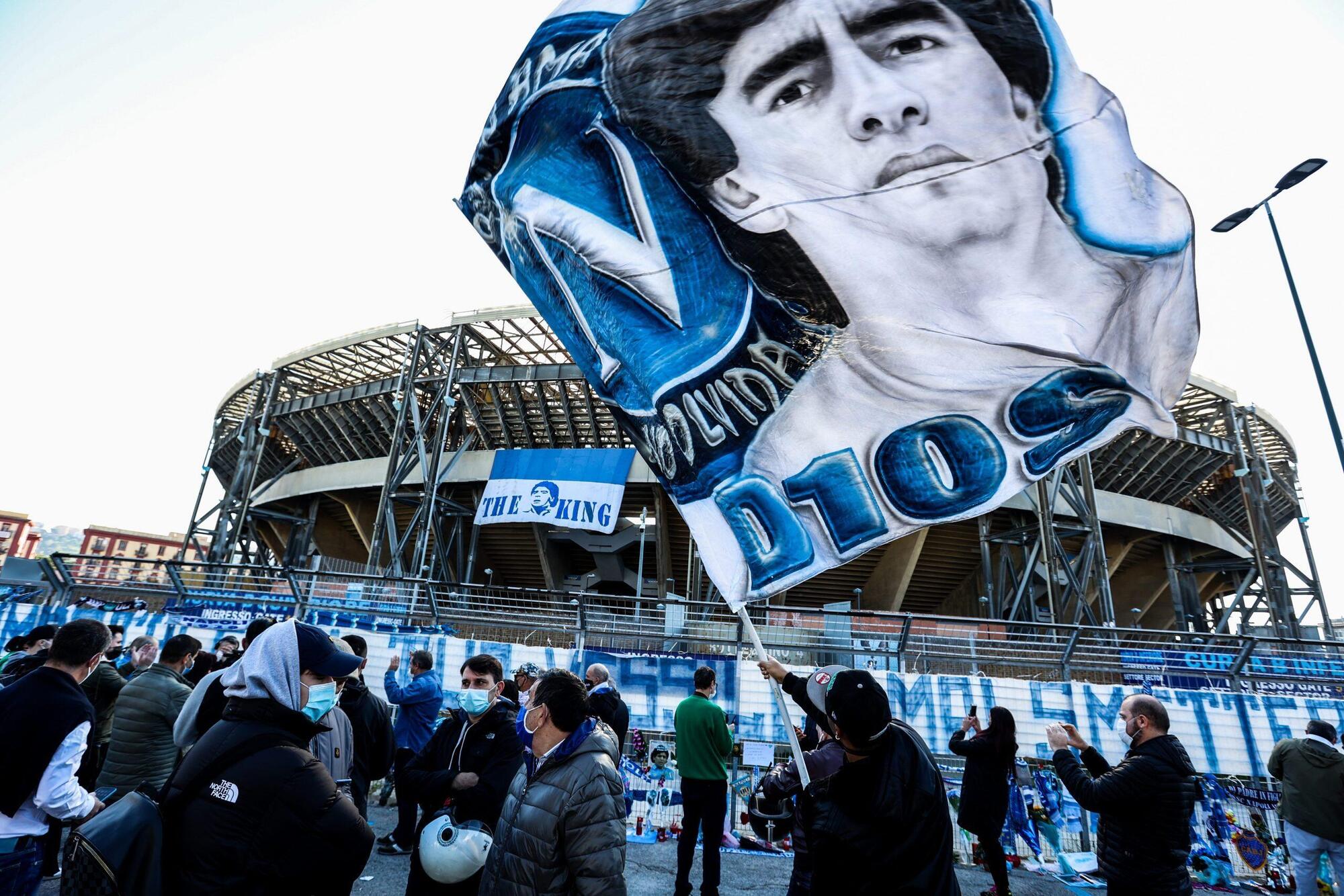 Maradona visto da Napoli come D10S