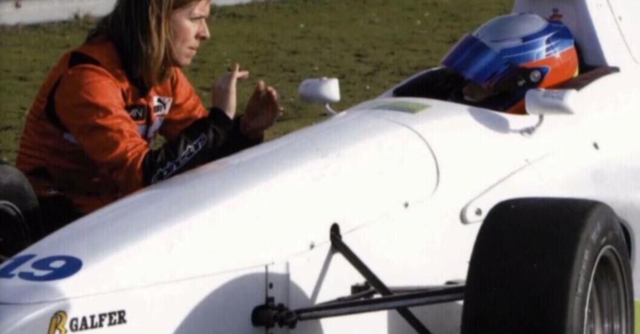 La storia dietro la stella sul casco di Carlos Sainz a dieci anni dalla morte della sua mentore Maria de Villota