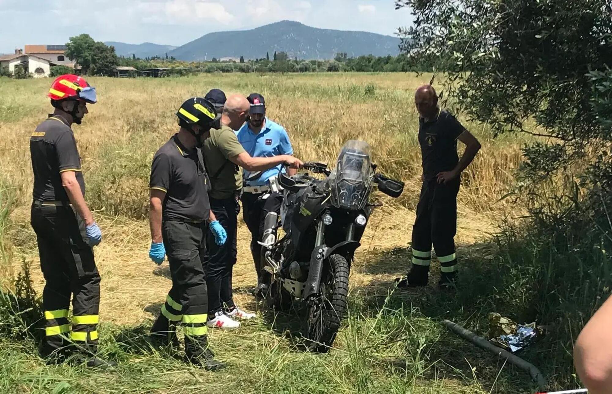 Il luogo dell&#039;incidente e la moto di Fausto Rochira