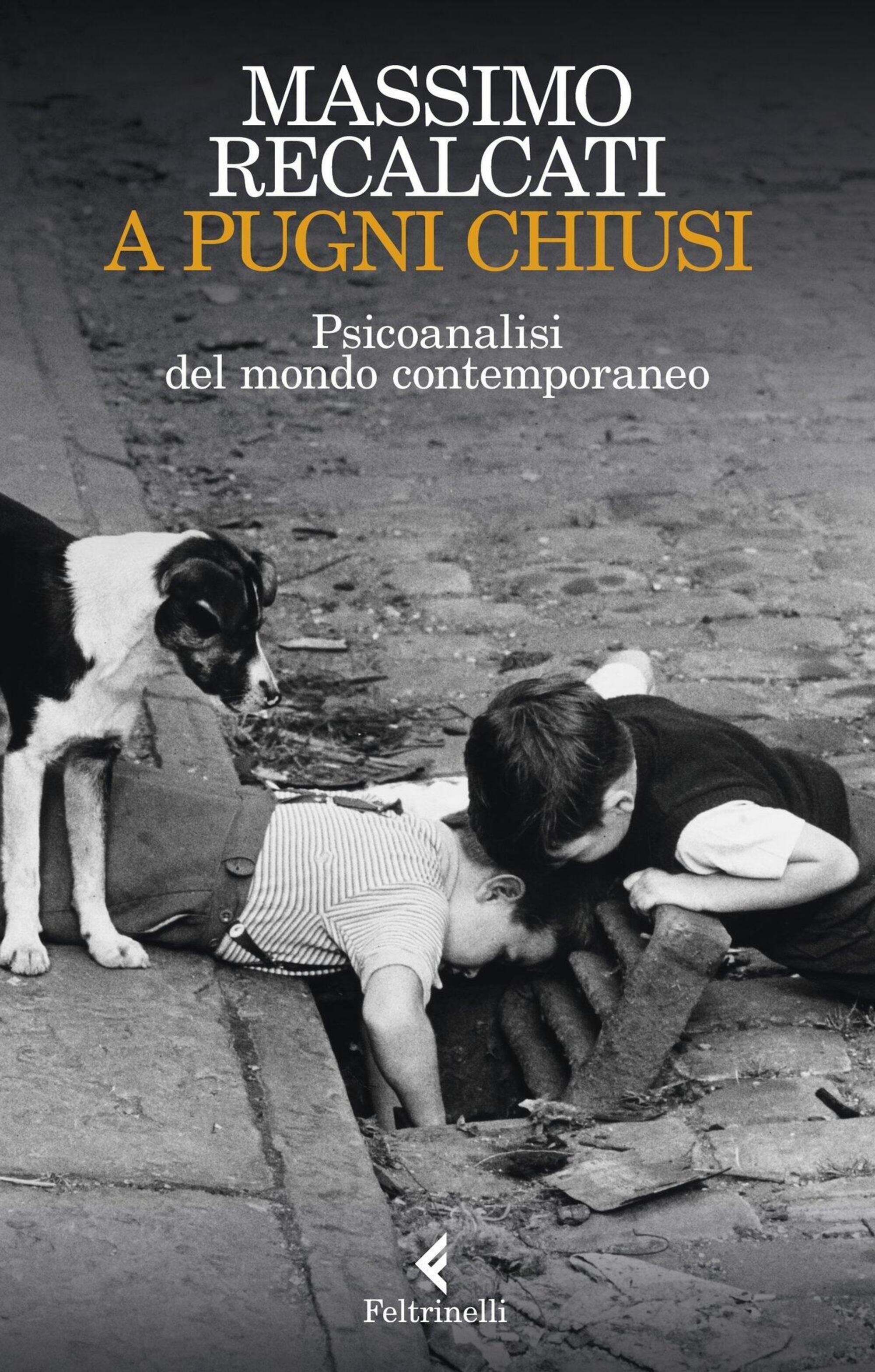 La copertina di &quot;A pugni chiusi&quot; di Massimo Recalcati